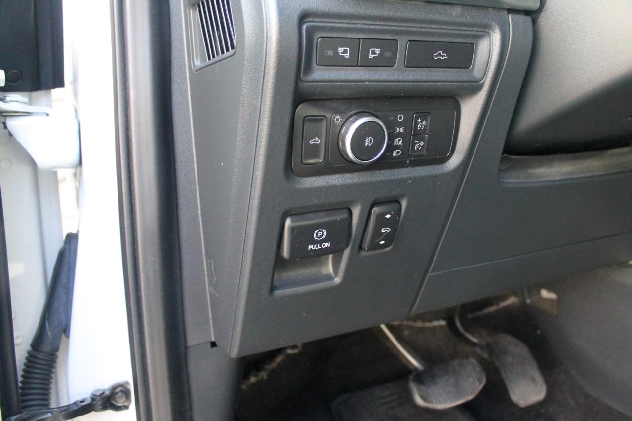 Ford F-150 SuperCrew Crew Cab 139" Lariat 4WD 2022