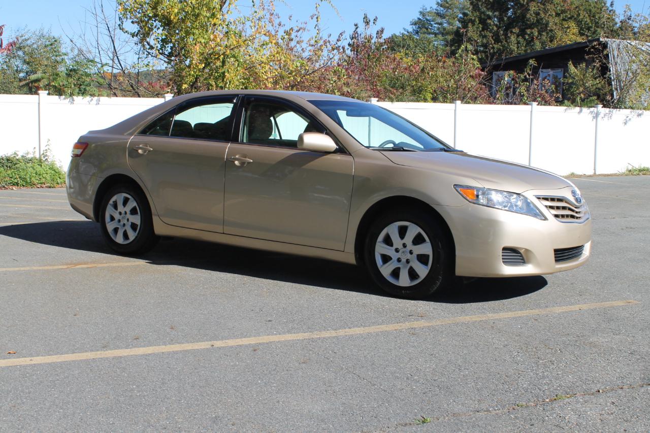 Toyota Camry Base 6-Spd AT 2011