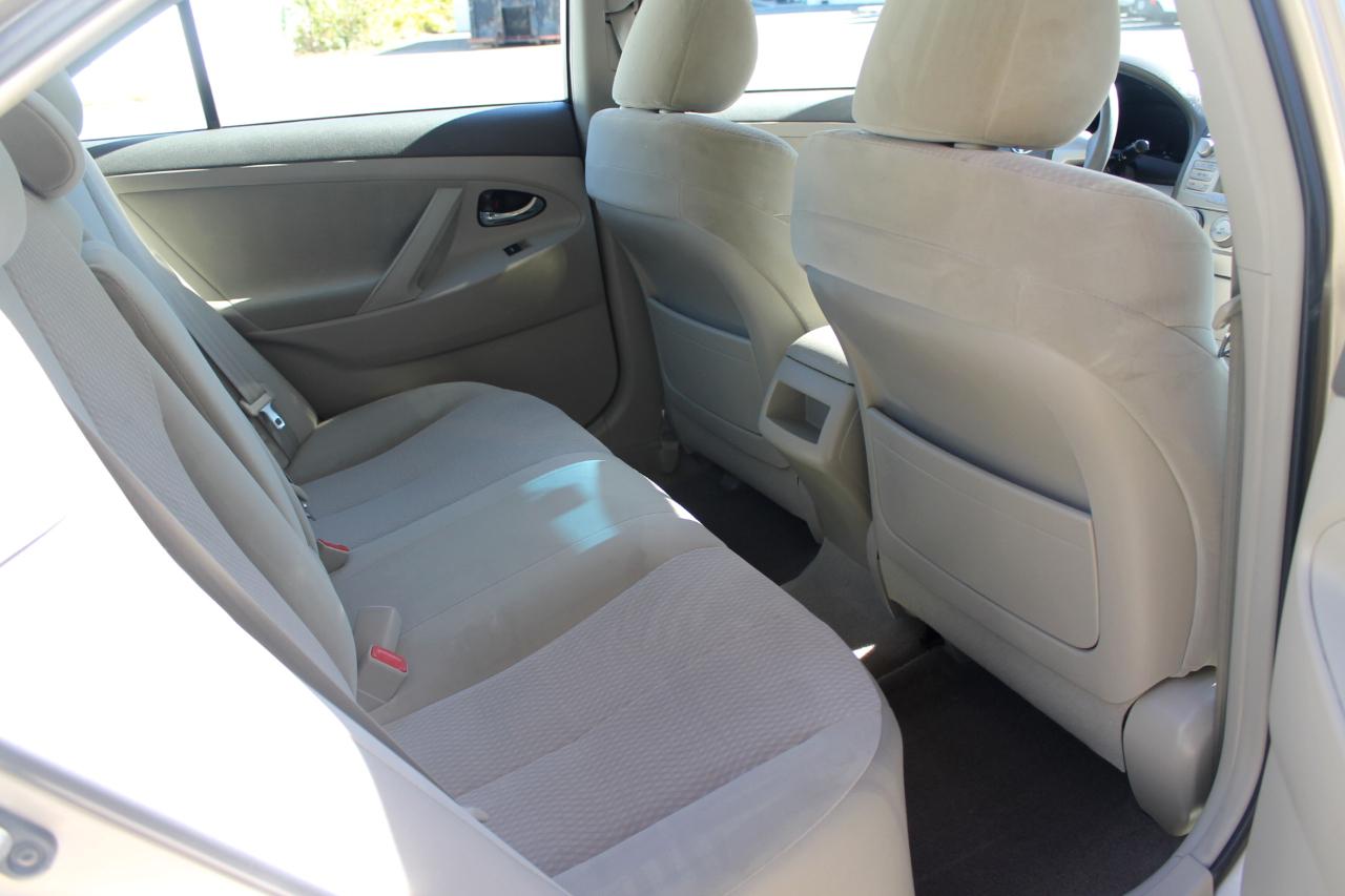 Toyota Camry Base 6-Spd AT 2011