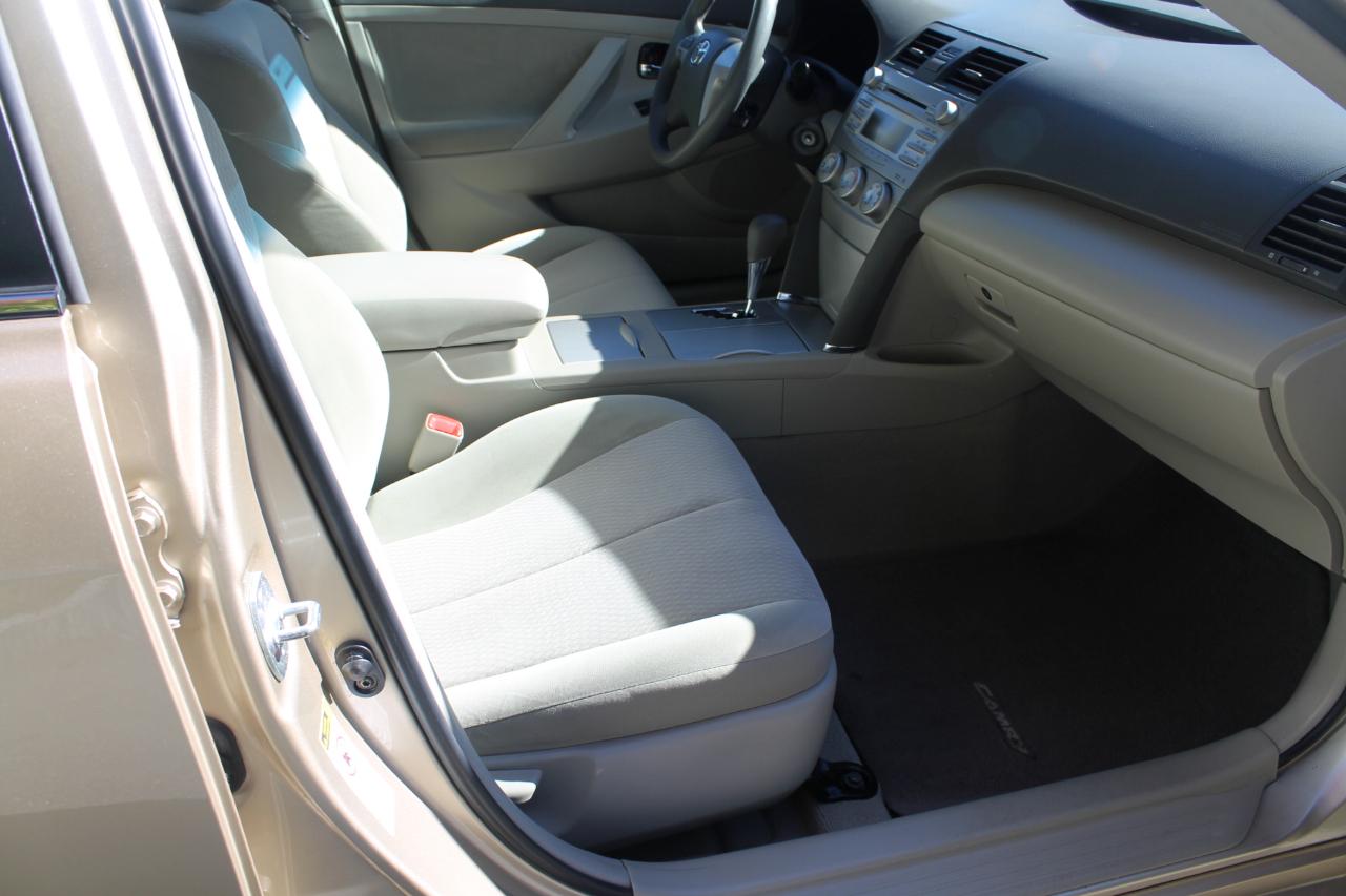 Toyota Camry Base 6-Spd AT 2011