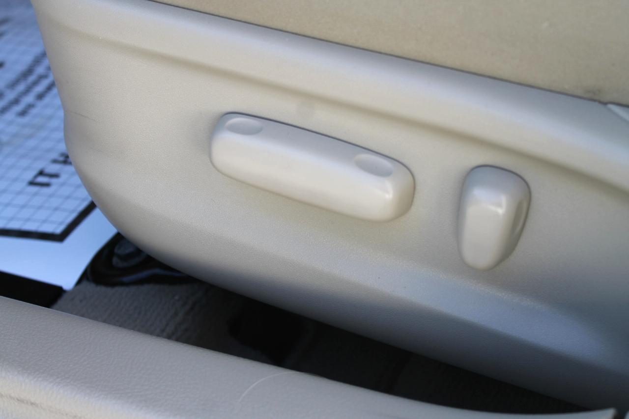 Toyota Camry Base 6-Spd AT 2011
