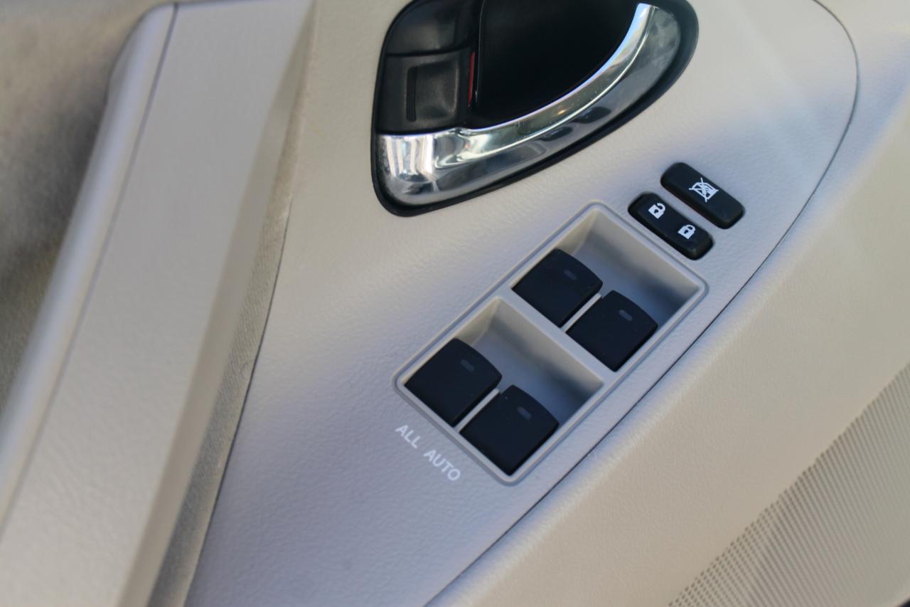 Toyota Camry Base 6-Spd AT 2011