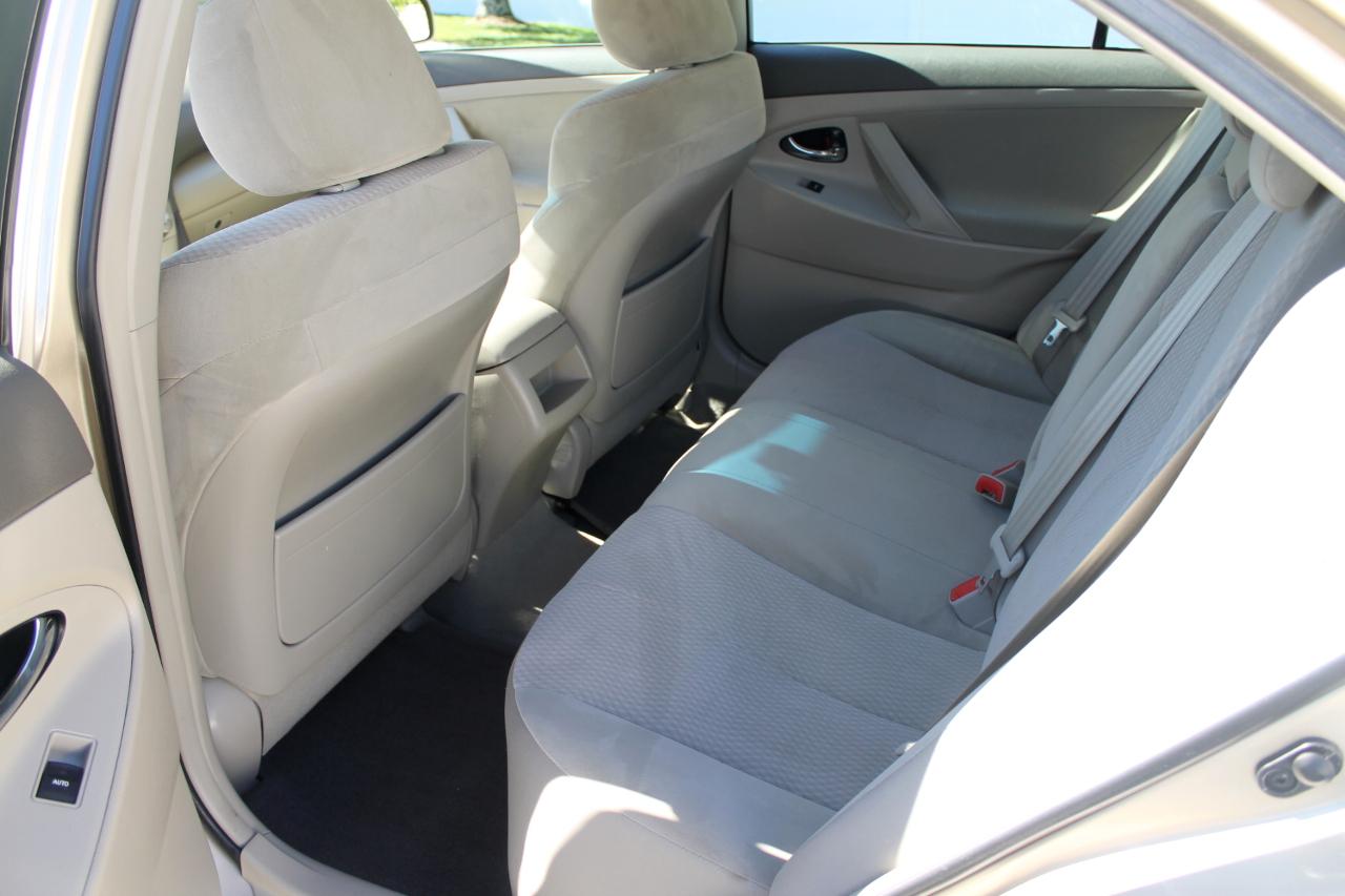 Toyota Camry Base 6-Spd AT 2011