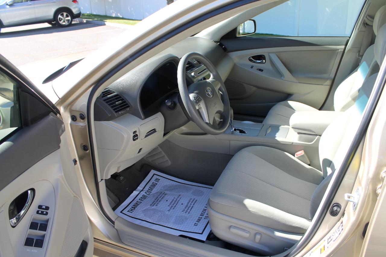Toyota Camry Base 6-Spd AT 2011