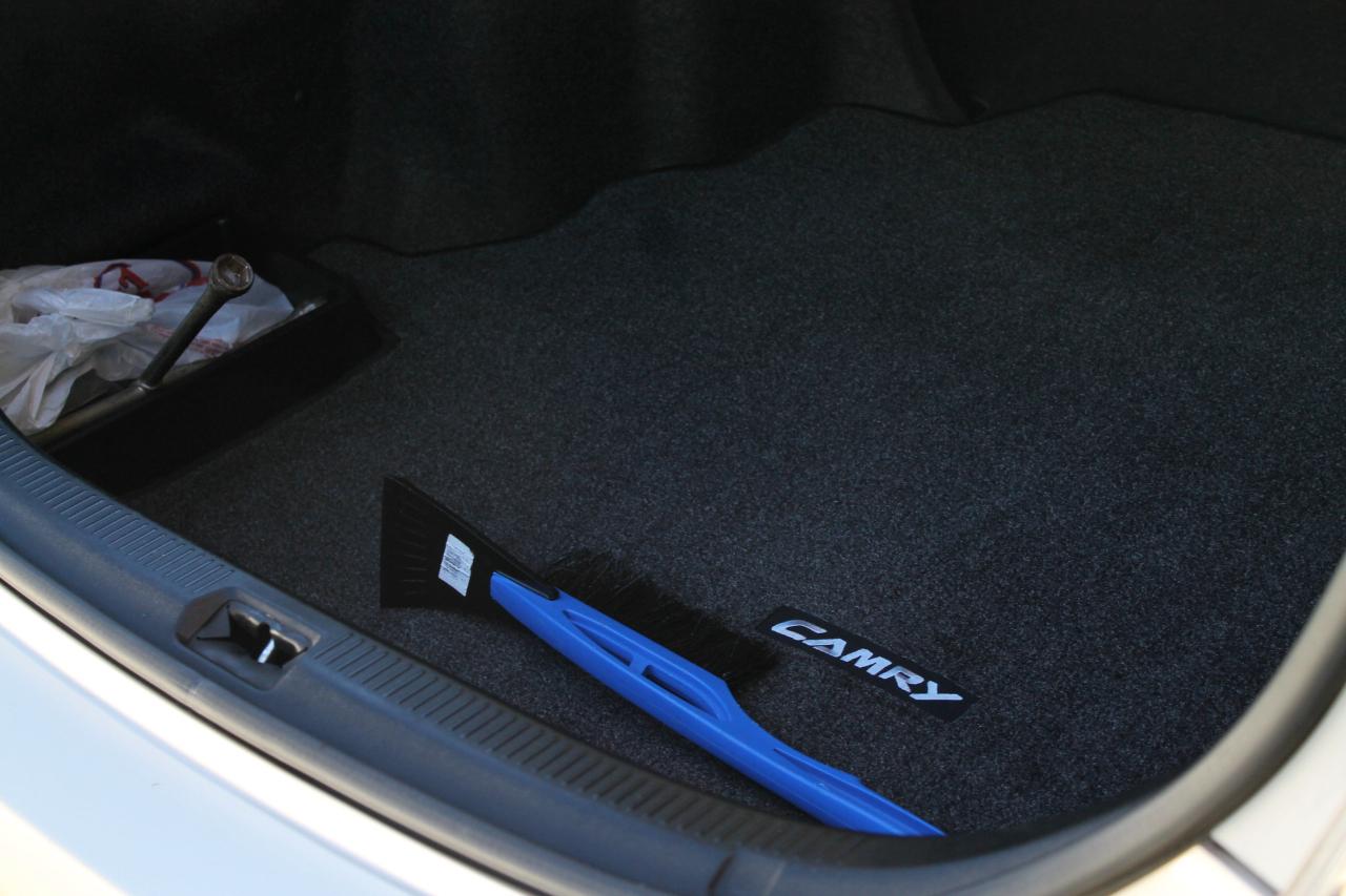 Toyota Camry Base 6-Spd AT 2011