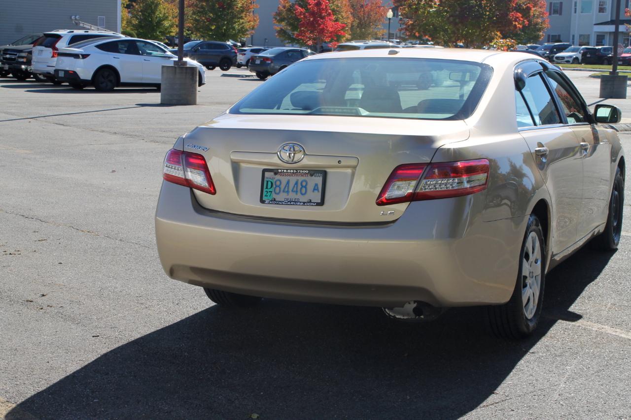 Toyota Camry Base 6-Spd AT 2011