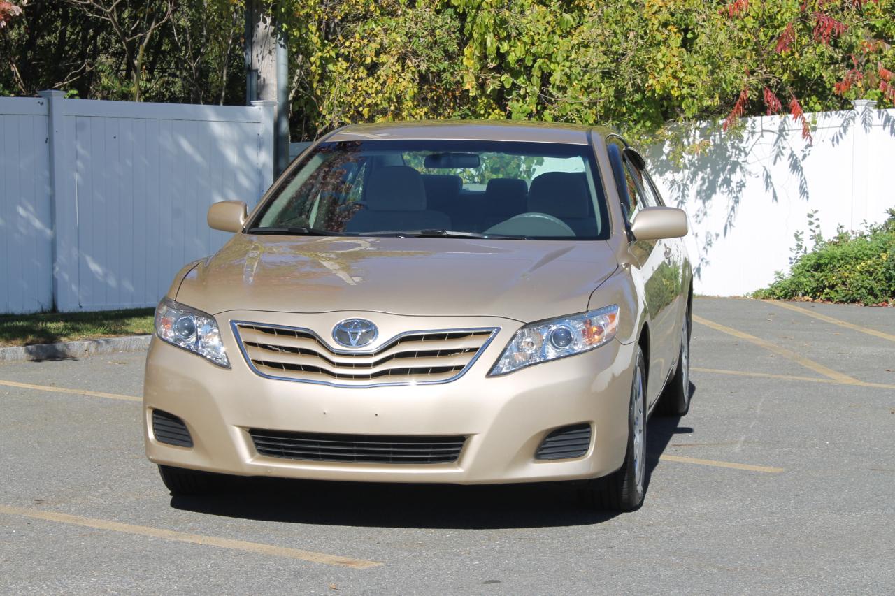 Toyota Camry Base 6-Spd AT 2011
