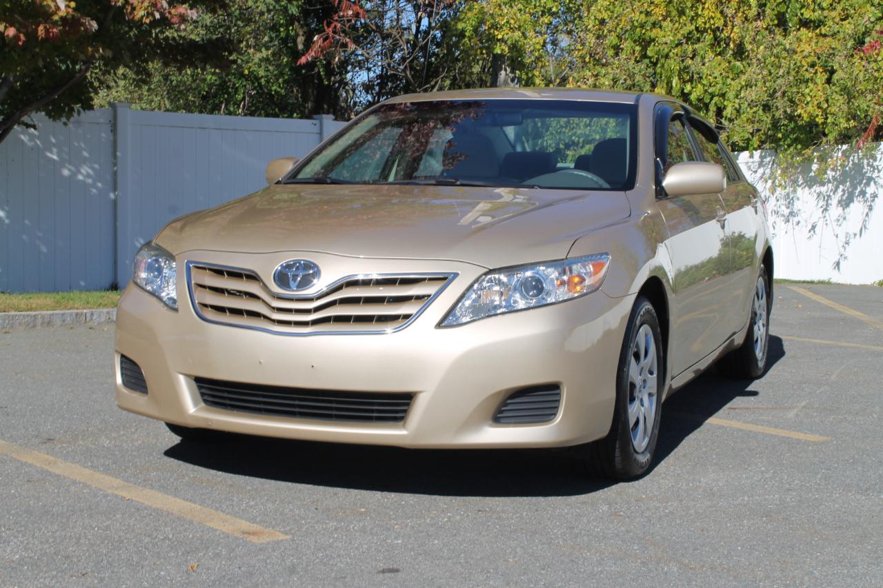 Toyota Camry Base 6-Spd AT 2011