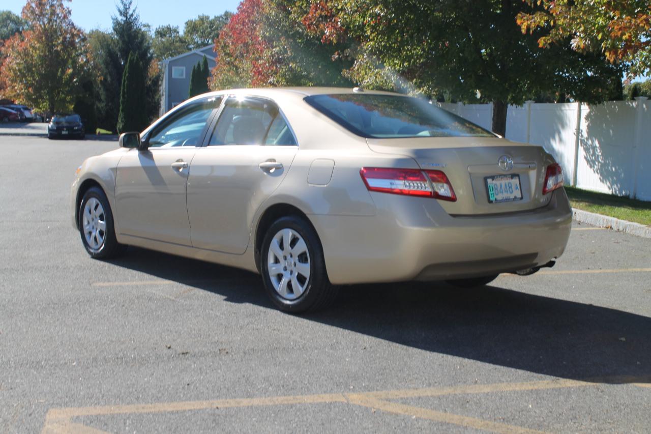 Toyota Camry Base 6-Spd AT 2011