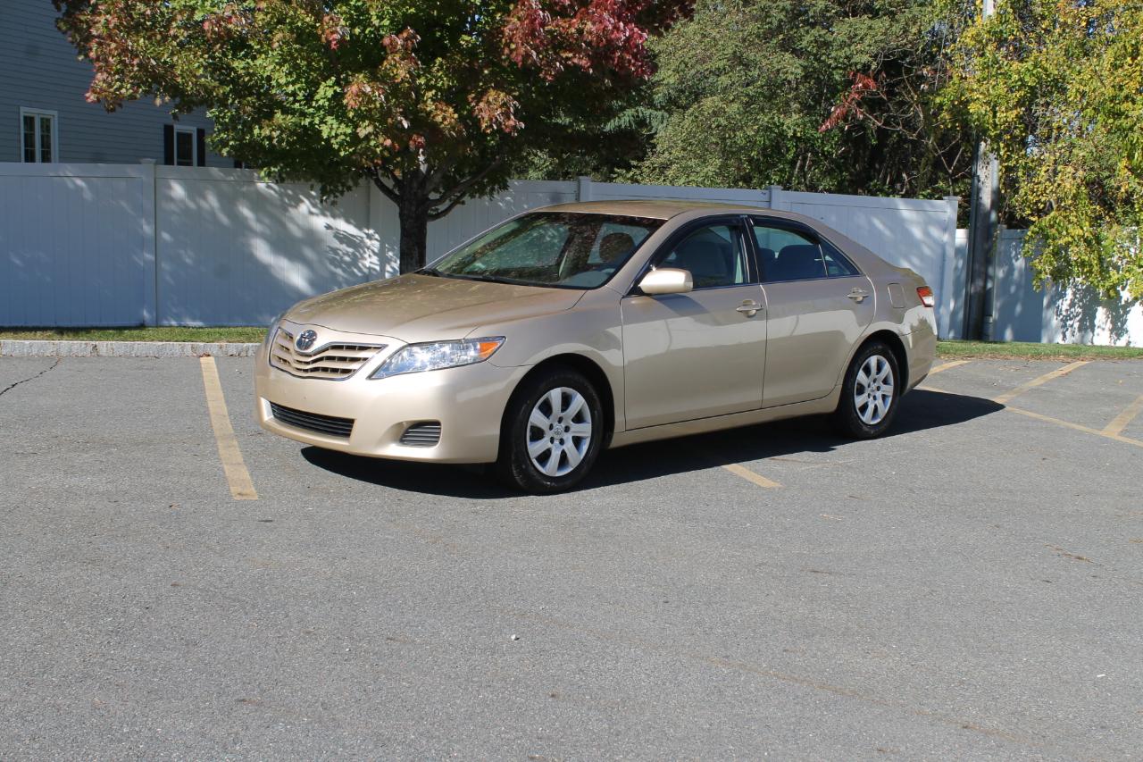 Toyota Camry Base 6-Spd AT 2011