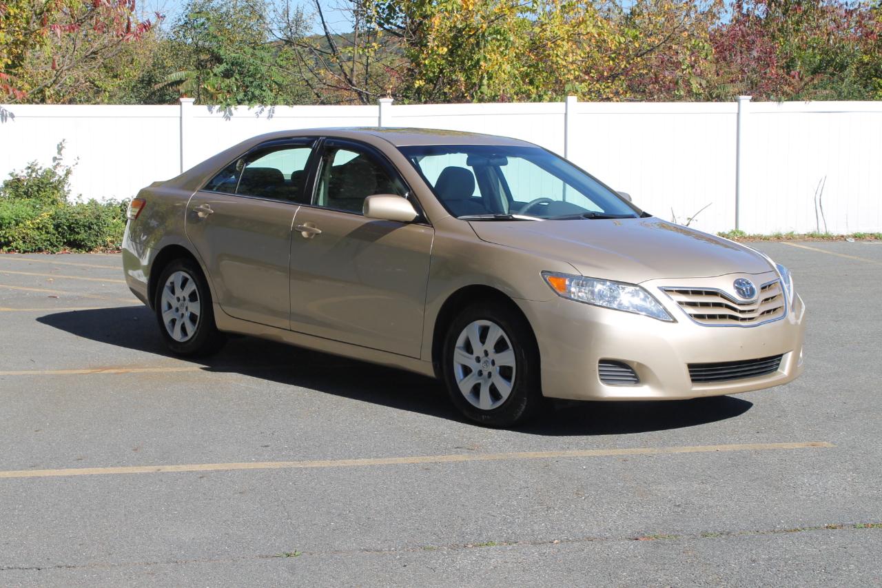 Toyota Camry Base 6-Spd AT 2011