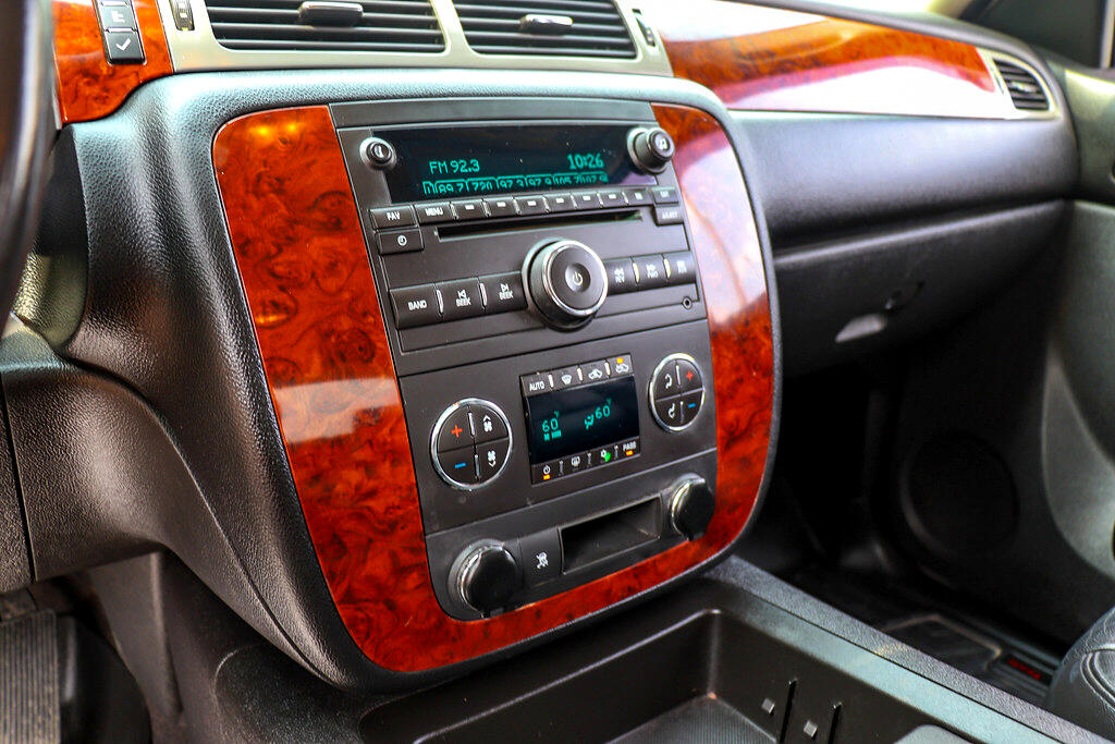 Chevrolet Silverado 1500 4WD Crew Cab 143.5" LTZ 2011 Chevrolet Silverado 1500 4WD Crew Cab 143.5" LTZ 2011