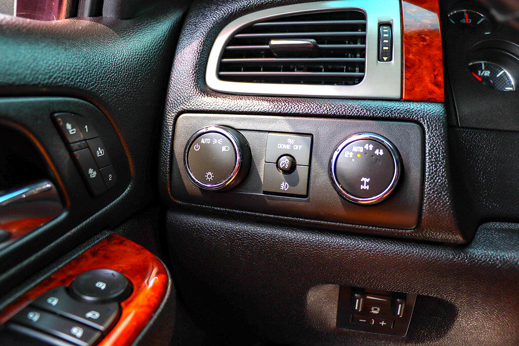 Chevrolet Silverado 1500 4WD Crew Cab 143.5" LTZ 2011 Chevrolet Silverado 1500 4WD Crew Cab 143.5" LTZ 2011