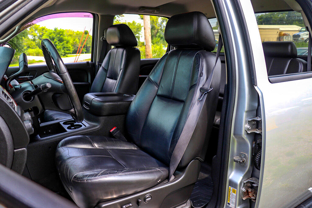 Chevrolet Silverado 1500 4WD Crew Cab 143.5" LTZ 2011 Chevrolet Silverado 1500 4WD Crew Cab 143.5" LTZ 2011