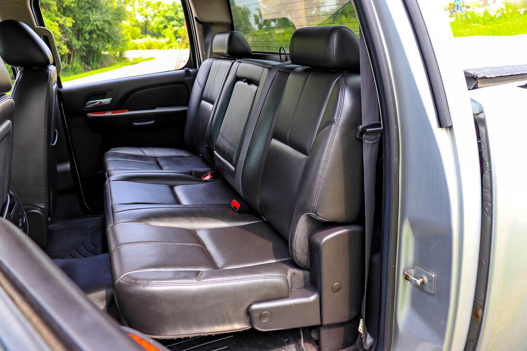 Chevrolet Silverado 1500 4WD Crew Cab 143.5" LTZ 2011 Chevrolet Silverado 1500 4WD Crew Cab 143.5" LTZ 2011