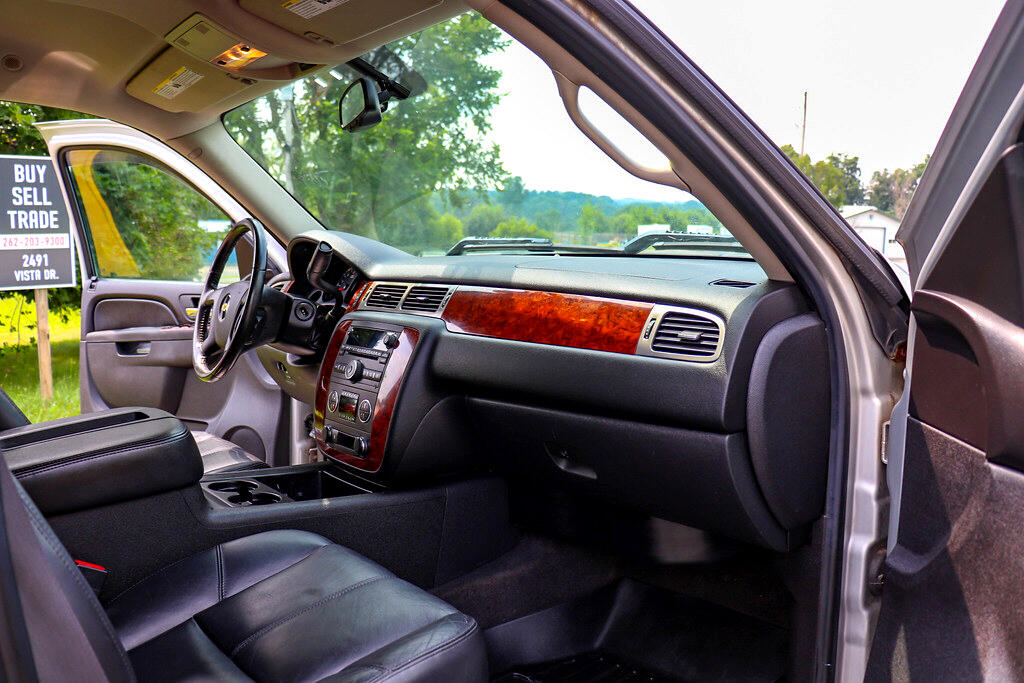 Chevrolet Silverado 1500 4WD Crew Cab 143.5" LTZ 2011 Chevrolet Silverado 1500 4WD Crew Cab 143.5" LTZ 2011