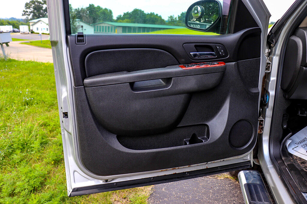 Chevrolet Silverado 1500 4WD Crew Cab 143.5" LTZ 2011 Chevrolet Silverado 1500 4WD Crew Cab 143.5" LTZ 2011