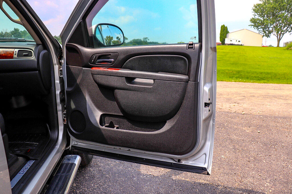 Chevrolet Silverado 1500 4WD Crew Cab 143.5" LTZ 2011 Chevrolet Silverado 1500 4WD Crew Cab 143.5" LTZ 2011