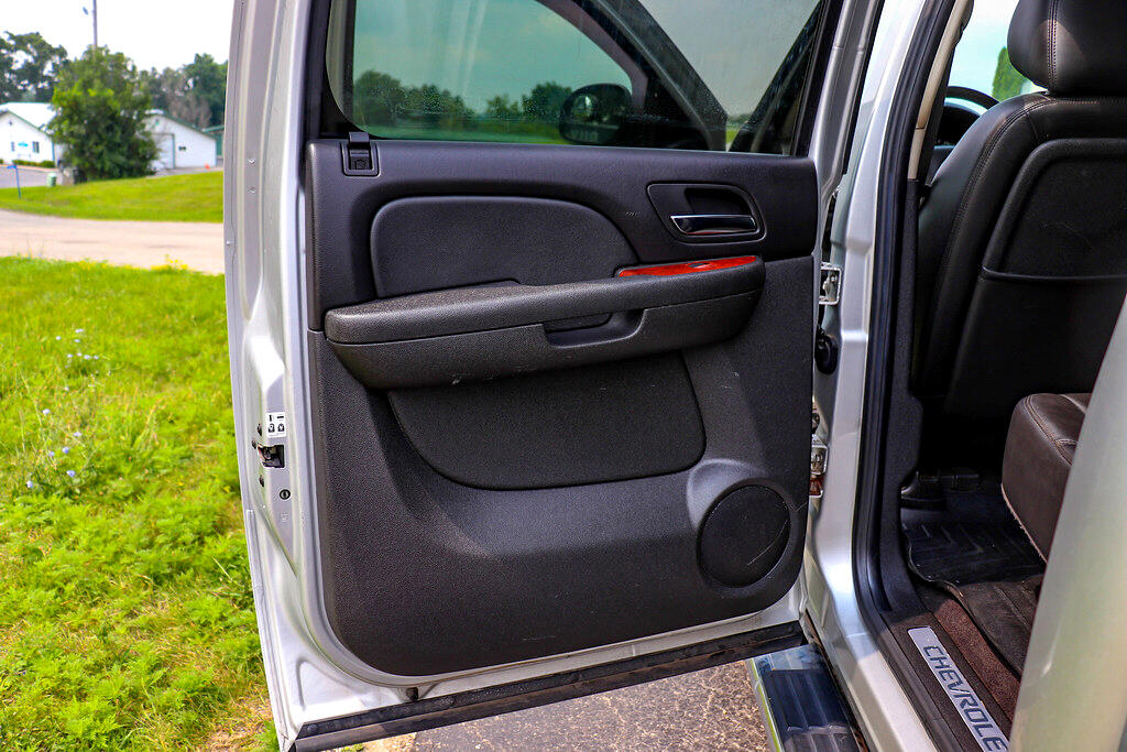 Chevrolet Silverado 1500 4WD Crew Cab 143.5" LTZ 2011 Chevrolet Silverado 1500 4WD Crew Cab 143.5" LTZ 2011