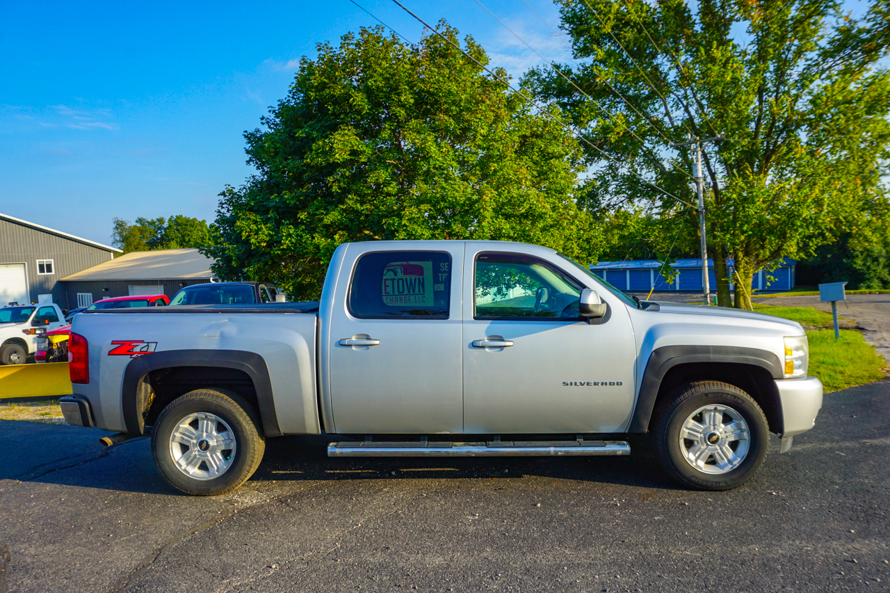 Chevrolet Silverado 1500 4WD Crew Cab 143.5" LTZ 2011 Chevrolet Silverado 1500 4WD Crew Cab 143.5" LTZ 2011