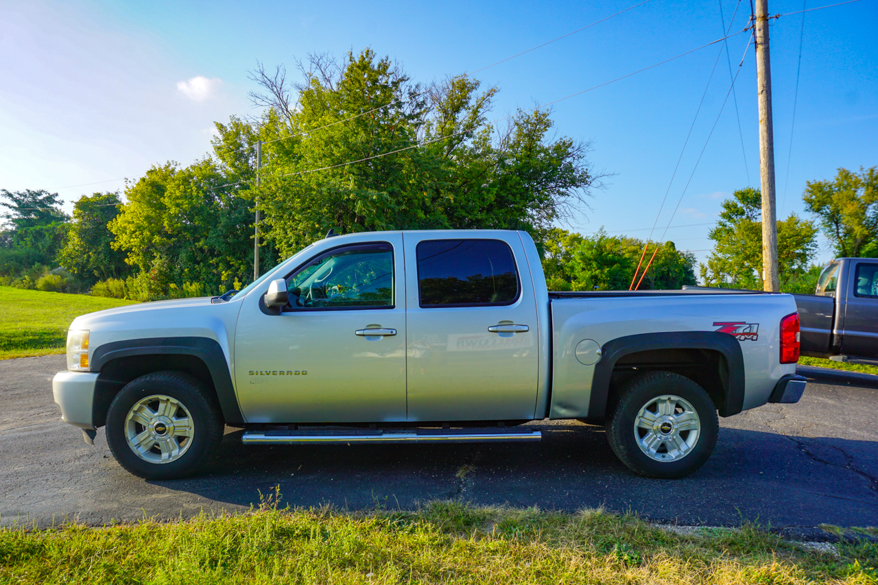 Chevrolet Silverado 1500 4WD Crew Cab 143.5" LTZ 2011 Chevrolet Silverado 1500 4WD Crew Cab 143.5" LTZ 2011
