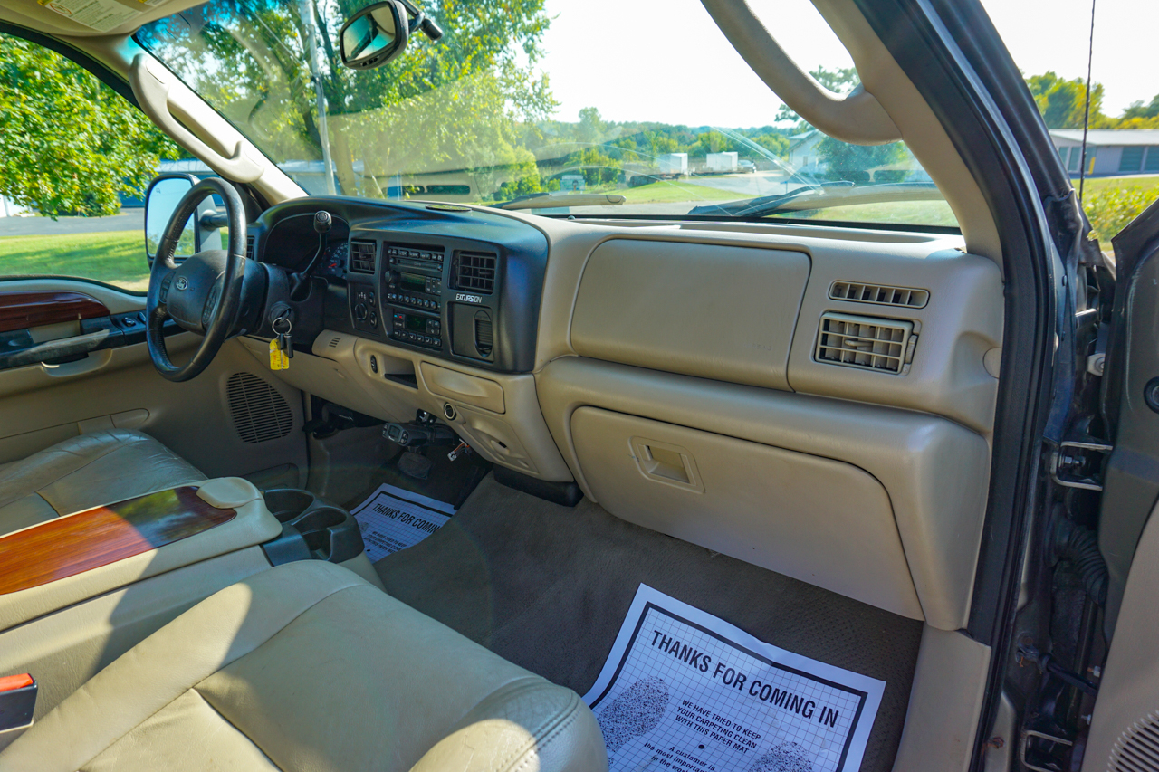 Ford Excursion 137" WB 6.0L Limited 4WD 2005 Ford Excursion 137" WB 6.0L Limited 4WD 2005