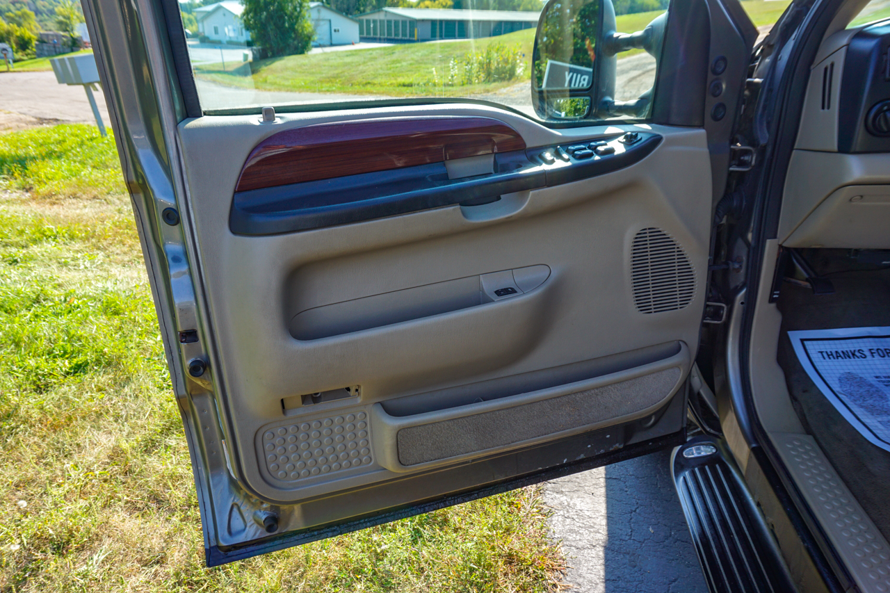 Ford Excursion 137" WB 6.0L Limited 4WD 2005 Ford Excursion 137" WB 6.0L Limited 4WD 2005