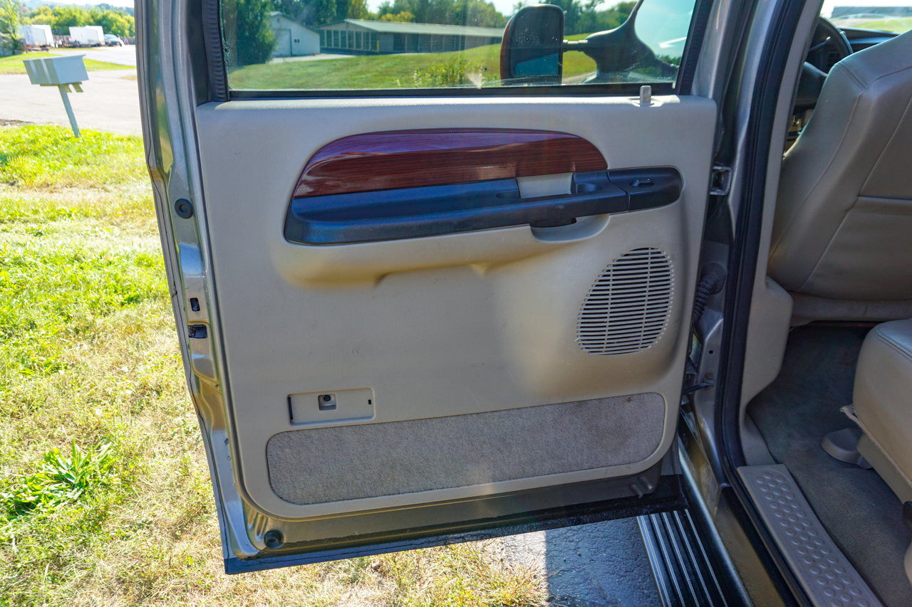 Ford Excursion 137" WB 6.0L Limited 4WD 2005 Ford Excursion 137" WB 6.0L Limited 4WD 2005