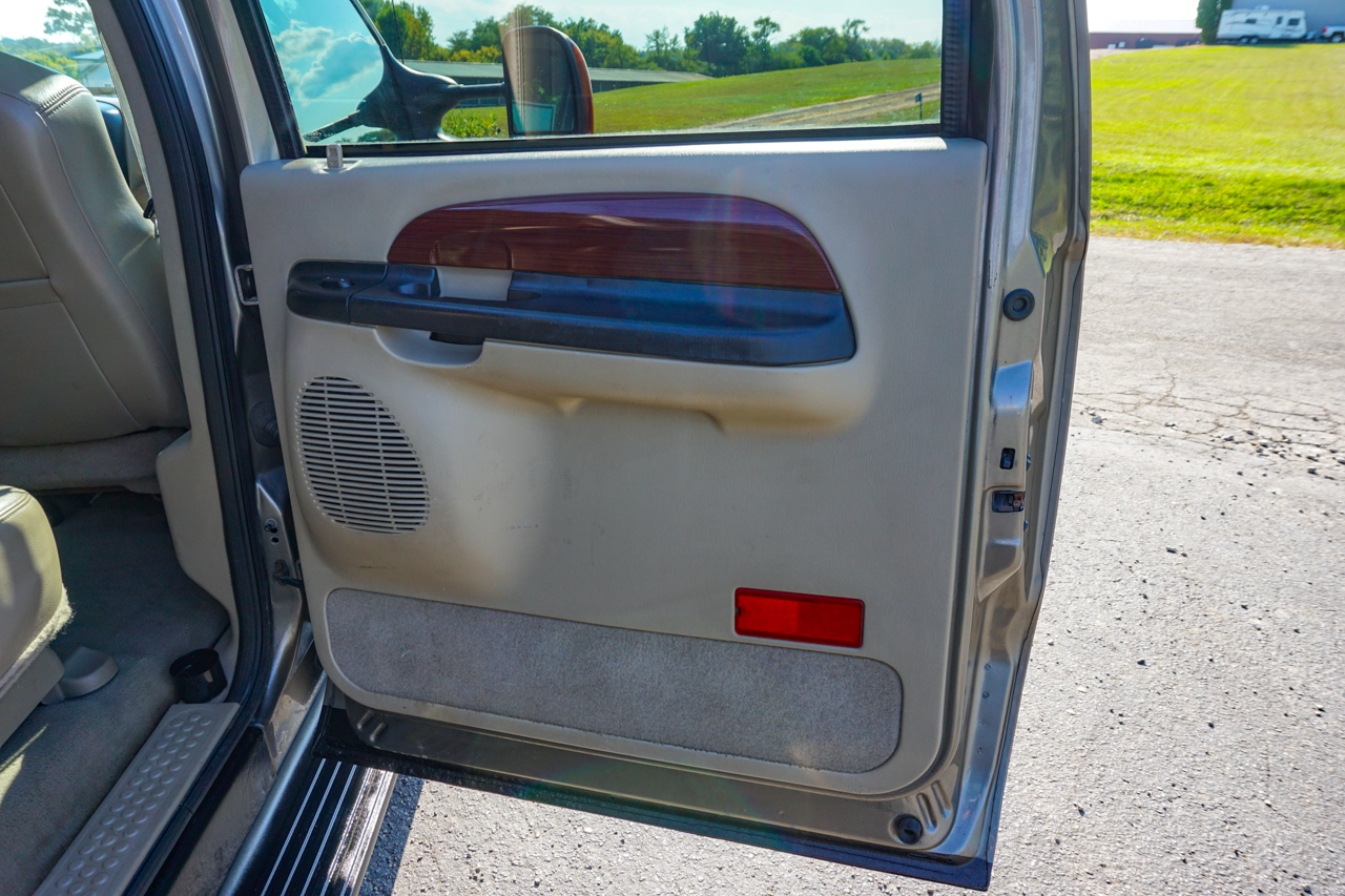 Ford Excursion 137" WB 6.0L Limited 4WD 2005 Ford Excursion 137" WB 6.0L Limited 4WD 2005