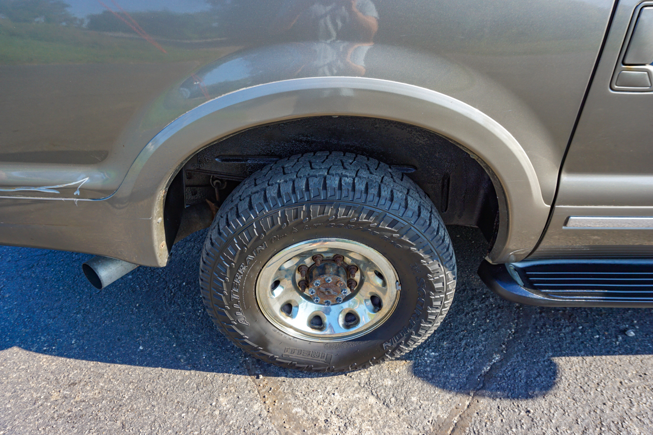 Ford Excursion 137" WB 6.0L Limited 4WD 2005 Ford Excursion 137" WB 6.0L Limited 4WD 2005