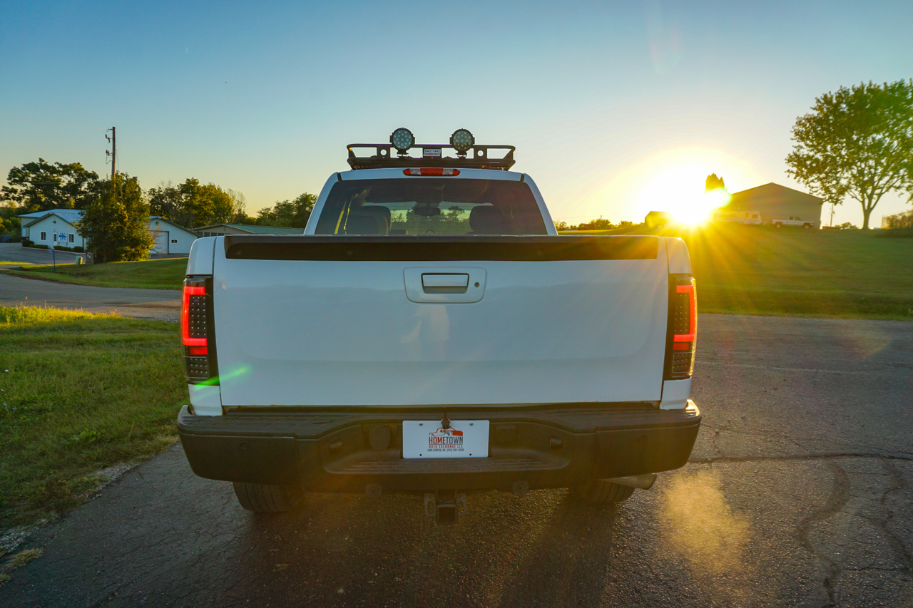 2011 Chevrolet Silverado 1500 LT photo 2