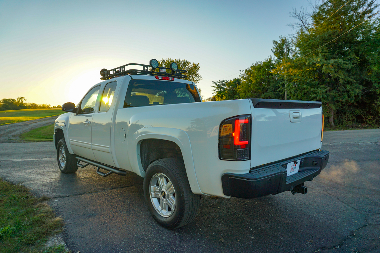 2011 Chevrolet Silverado 1500 LT photo 3