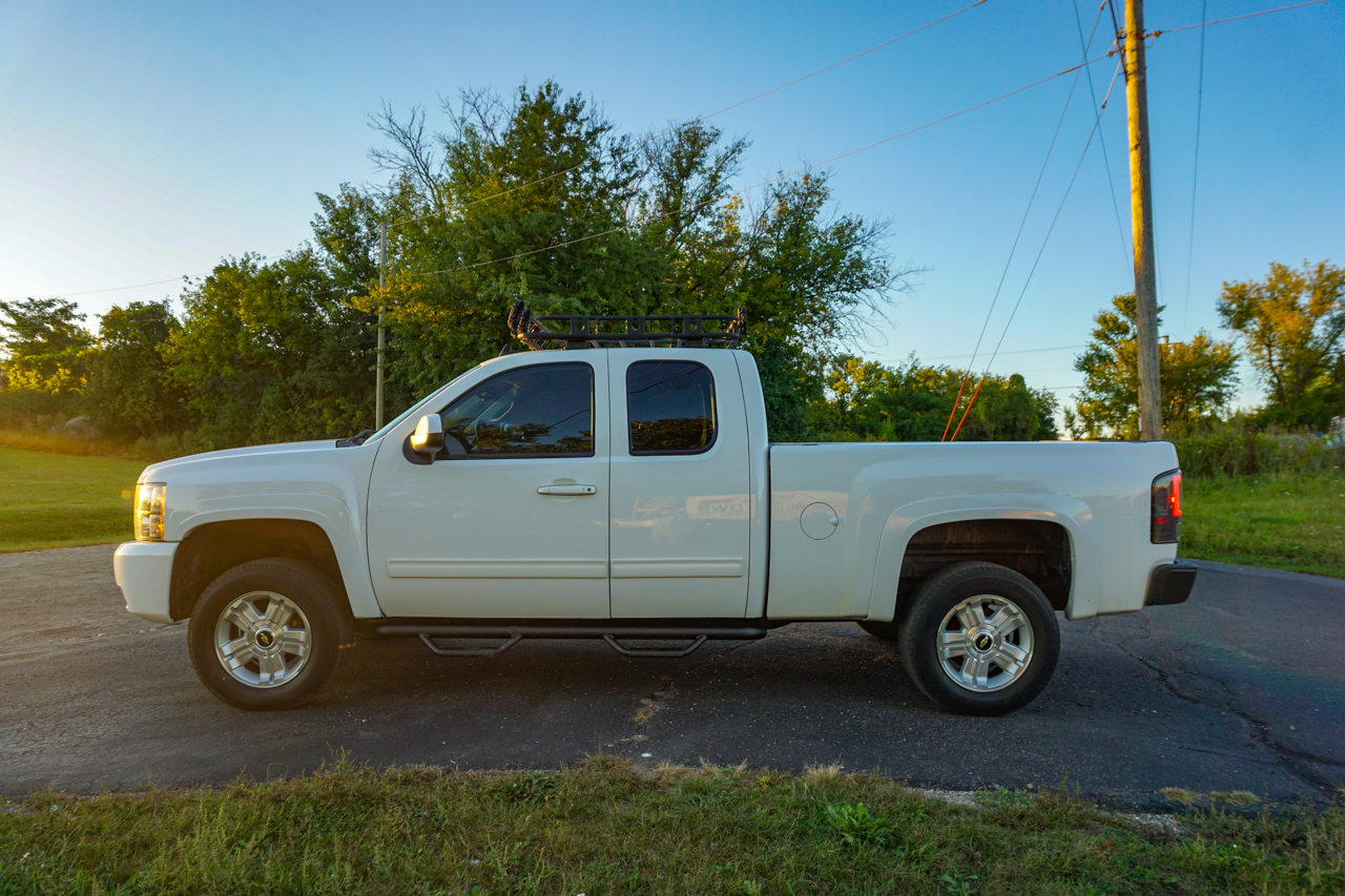 2011 Chevrolet Silverado 1500 LT photo 4