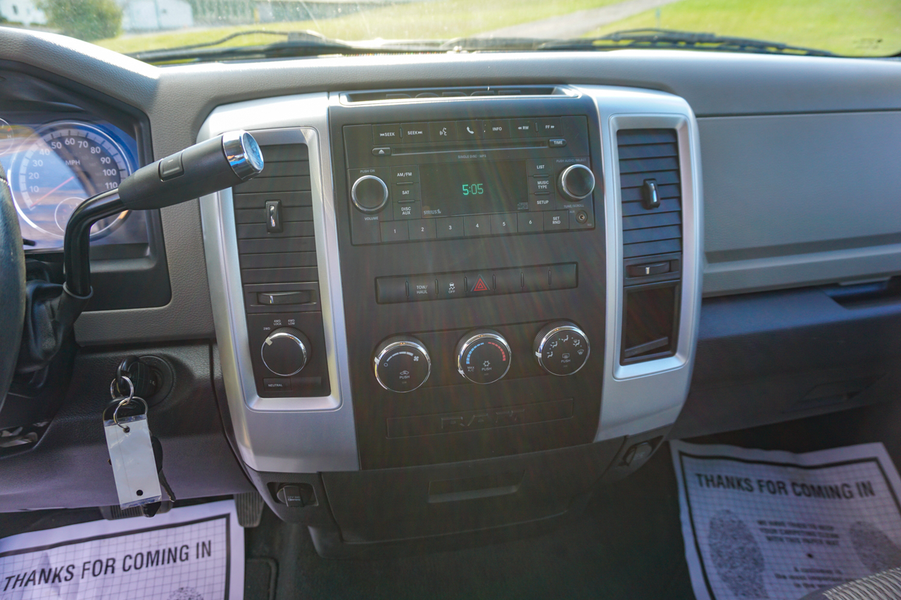 Dodge Ram 1500 4WD Quad Cab 140.5" SLT 2010 Dodge Ram 1500 4WD Quad Cab 140.5" SLT 2010