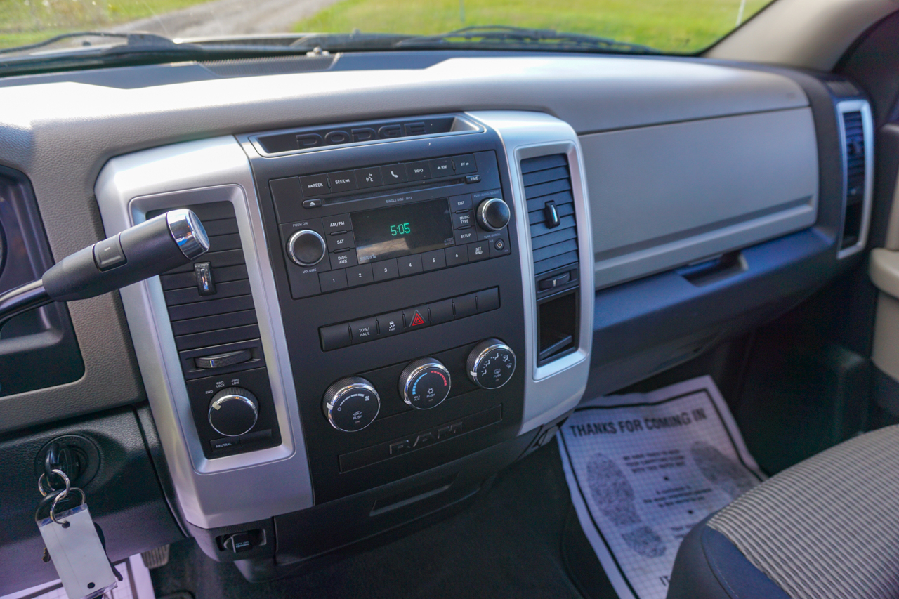 Dodge Ram 1500 4WD Quad Cab 140.5" SLT 2010 Dodge Ram 1500 4WD Quad Cab 140.5" SLT 2010