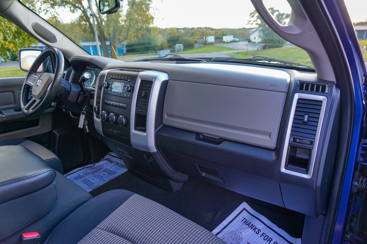 Dodge Ram 1500 4WD Quad Cab 140.5" SLT 2010 Dodge Ram 1500 4WD Quad Cab 140.5" SLT 2010