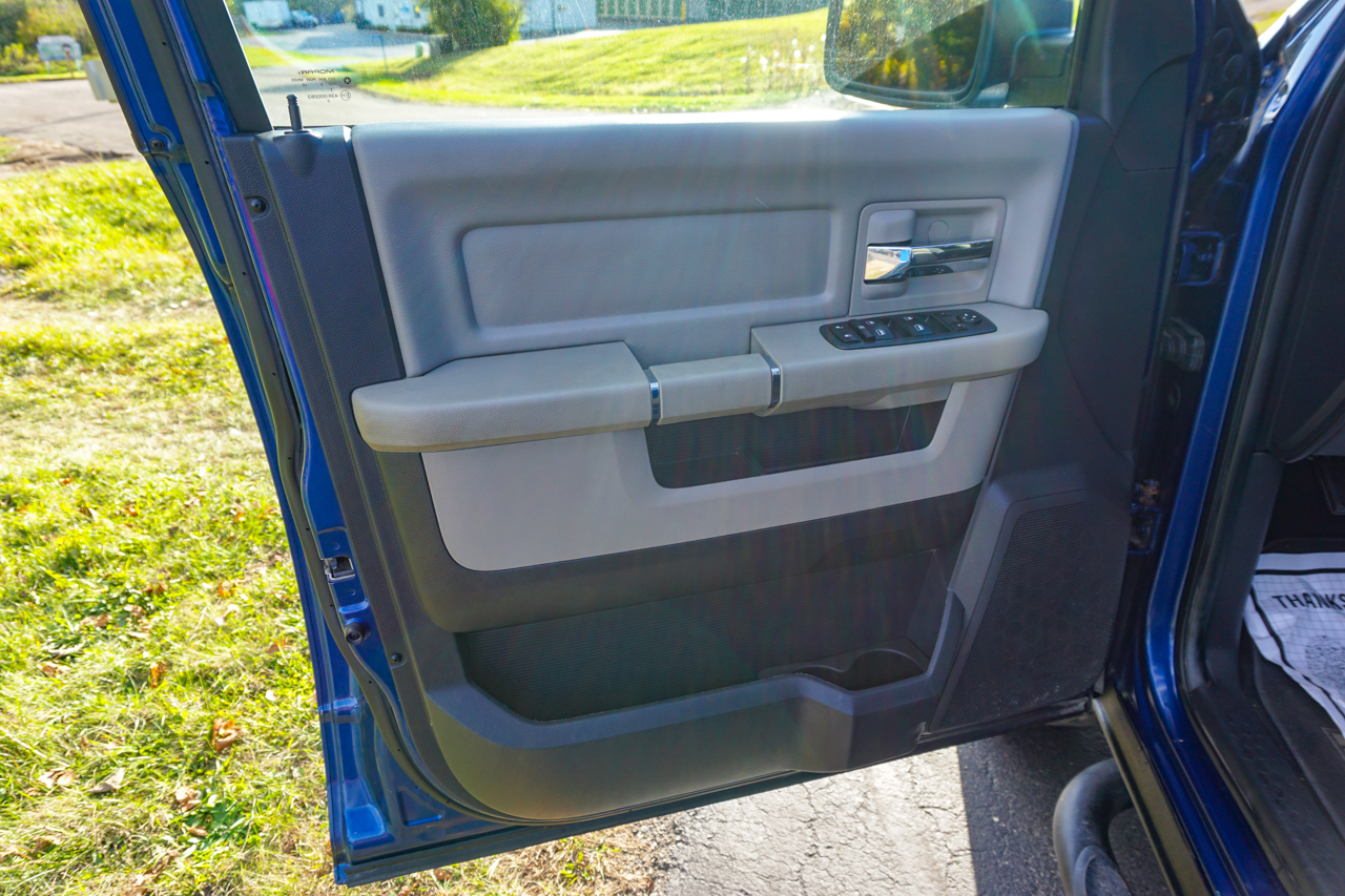 Dodge Ram 1500 4WD Quad Cab 140.5" SLT 2010 Dodge Ram 1500 4WD Quad Cab 140.5" SLT 2010