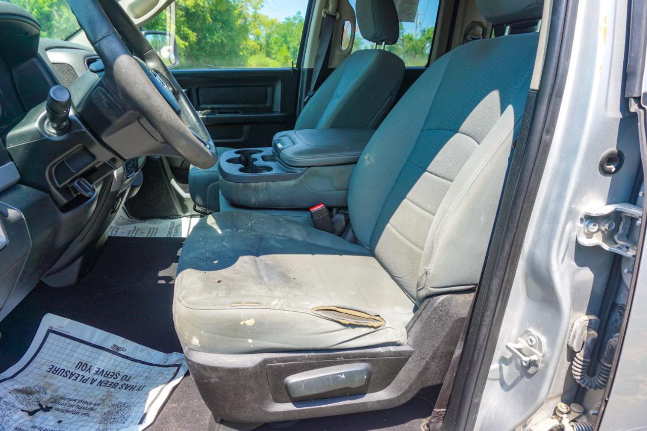 RAM 1500 Classic Express 4x4 Quad Cab 6'4" Box 2019