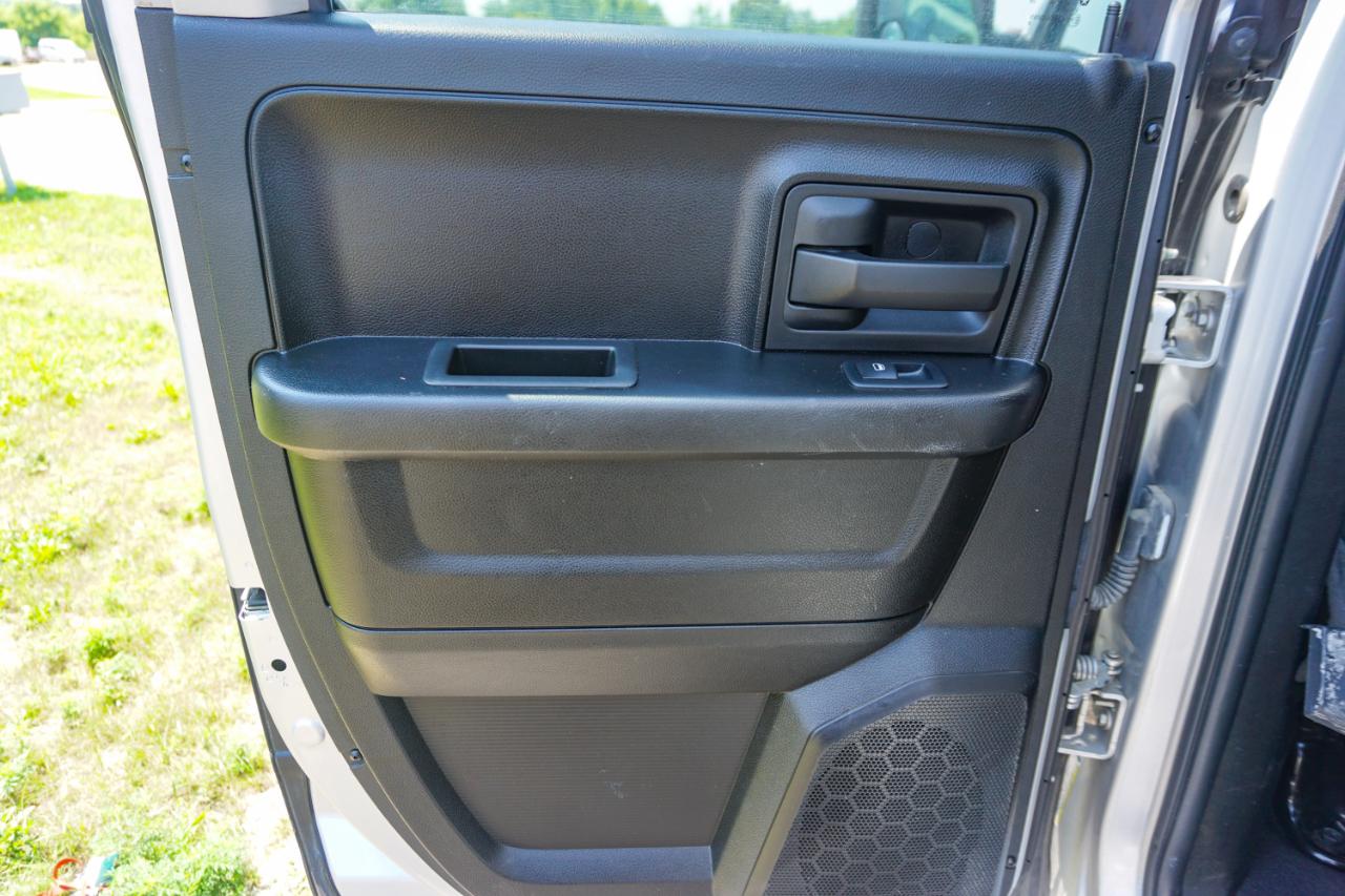 RAM 1500 Classic Express 4x4 Quad Cab 6'4" Box 2019