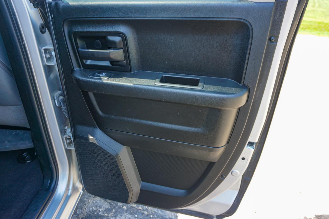 RAM 1500 Classic Express 4x4 Quad Cab 6'4" Box 2019