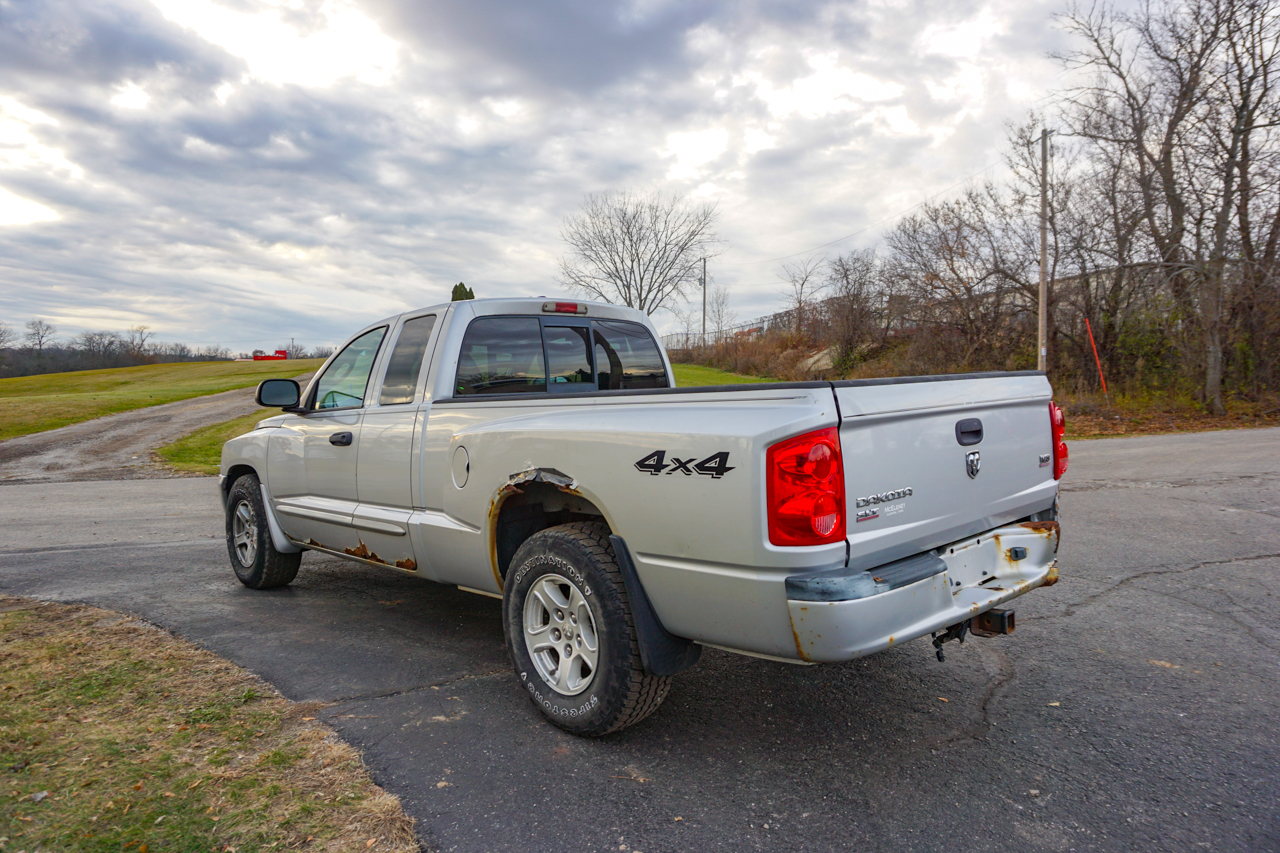 Dodge Dakota 2dr Club Cab 131 4WD SLT 2006