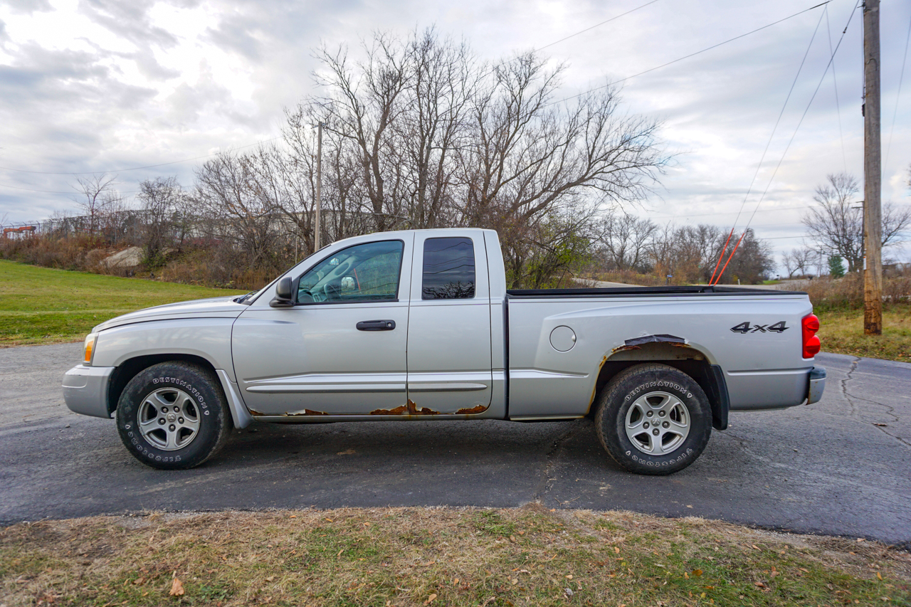 Dodge Dakota 2dr Club Cab 131 4WD SLT 2006