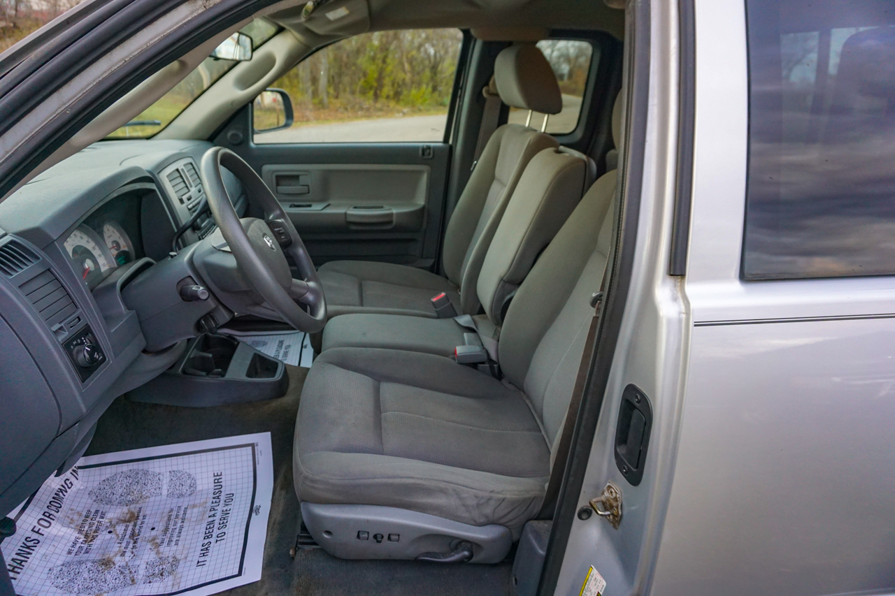 Dodge Dakota 2dr Club Cab 131 4WD SLT 2006