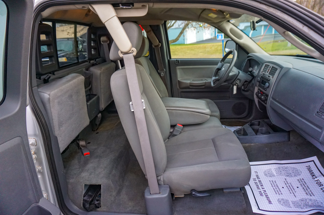 Dodge Dakota 2dr Club Cab 131 4WD SLT 2006