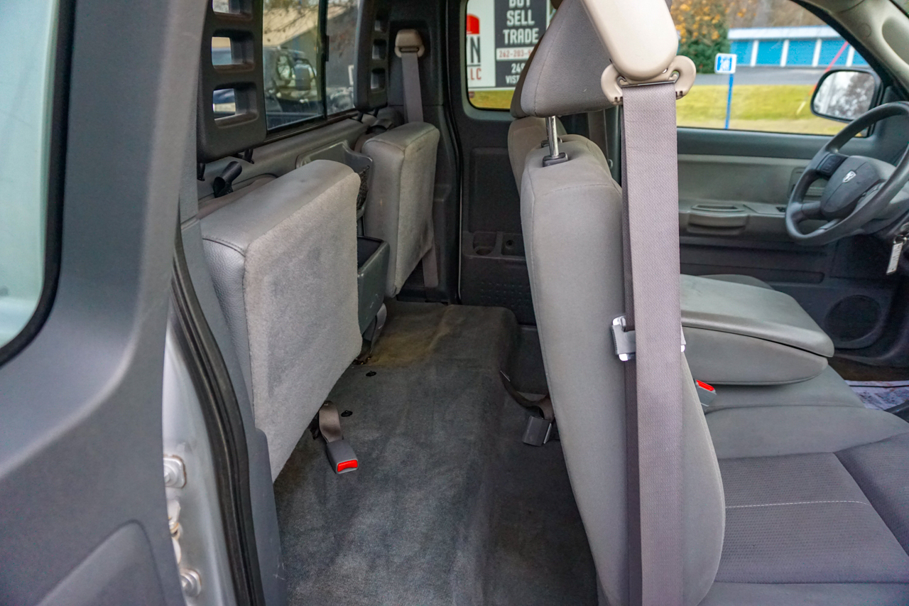 Dodge Dakota 2dr Club Cab 131 4WD SLT 2006