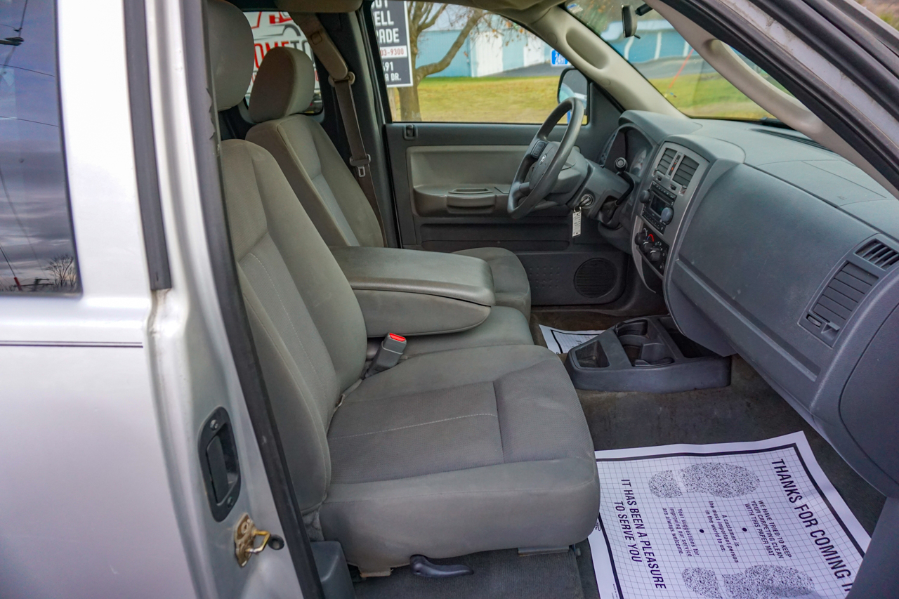 Dodge Dakota 2dr Club Cab 131 4WD SLT 2006