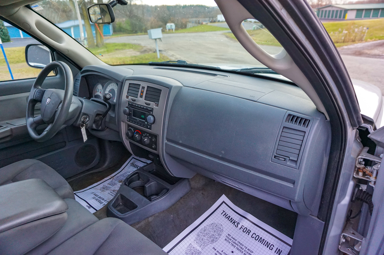 Dodge Dakota 2dr Club Cab 131 4WD SLT 2006