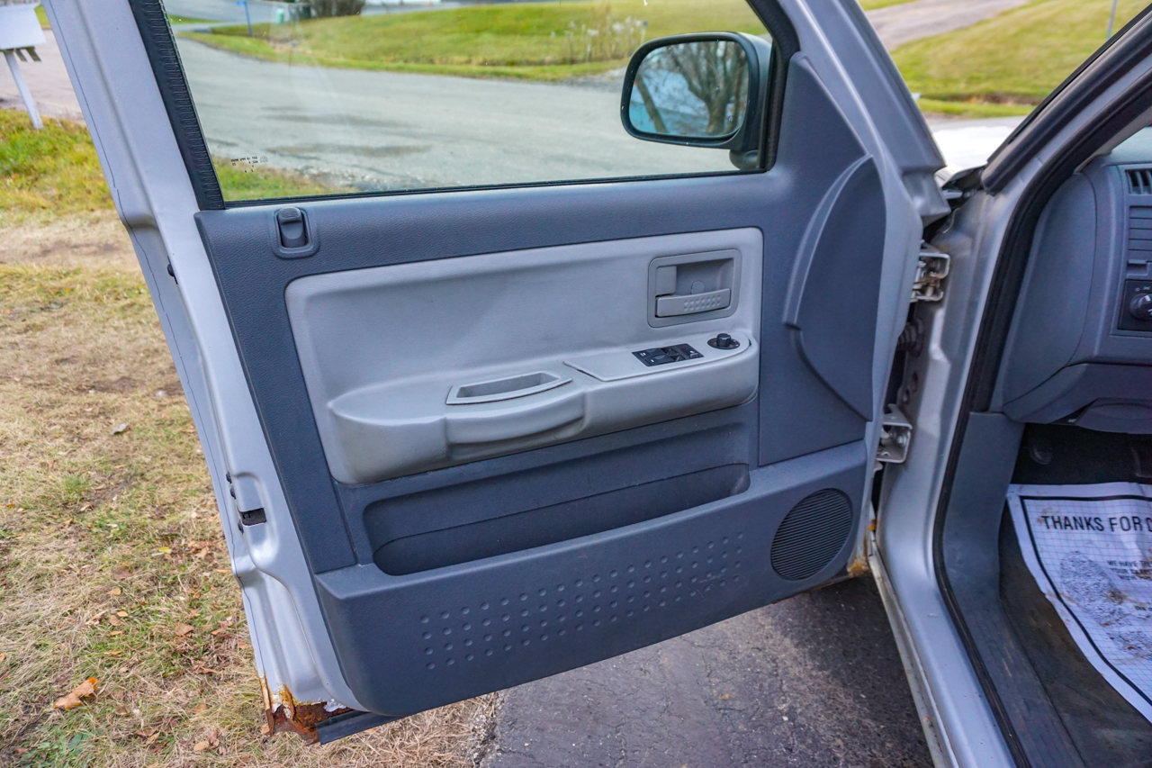 Dodge Dakota 2dr Club Cab 131 4WD SLT 2006