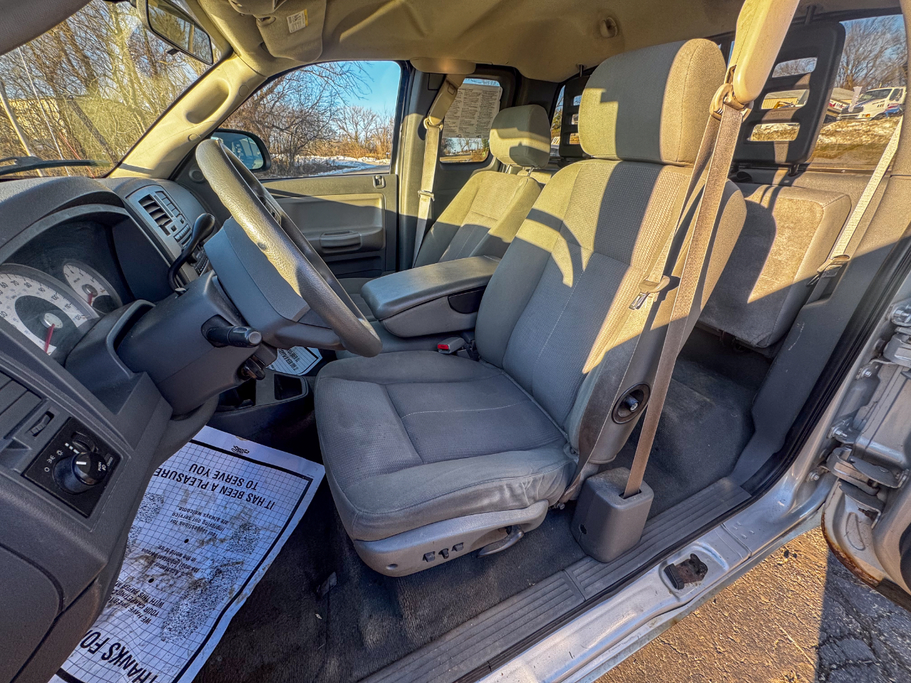 Dodge Dakota 2dr Club Cab 131 4WD SLT 2006