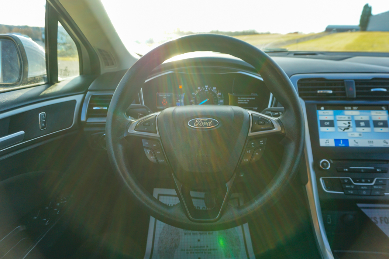 Ford Fusion SE FWD 2017